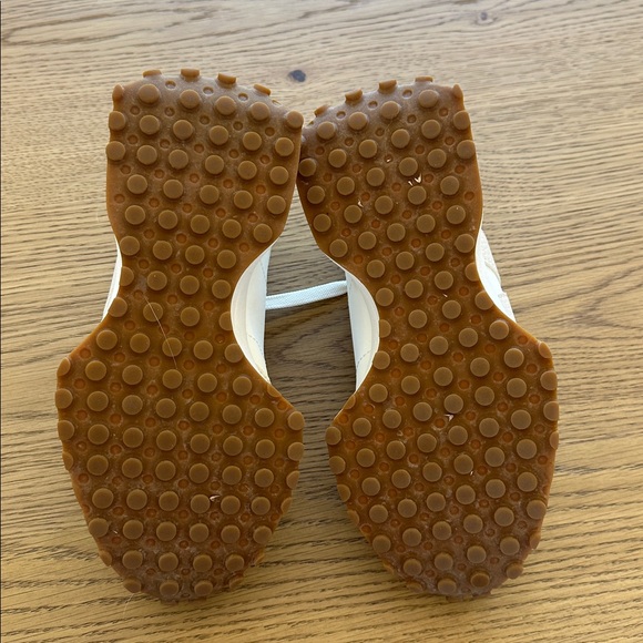 New Balance 327 linen w/ sea salt color - Picture 4 of 8